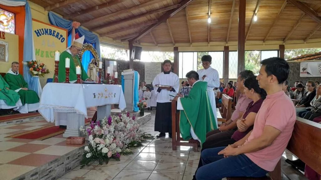 Parroquia La Merced De Puyo Cuenta Con Nuevo Párroco Vicariato Apostolico De Puyo 0645